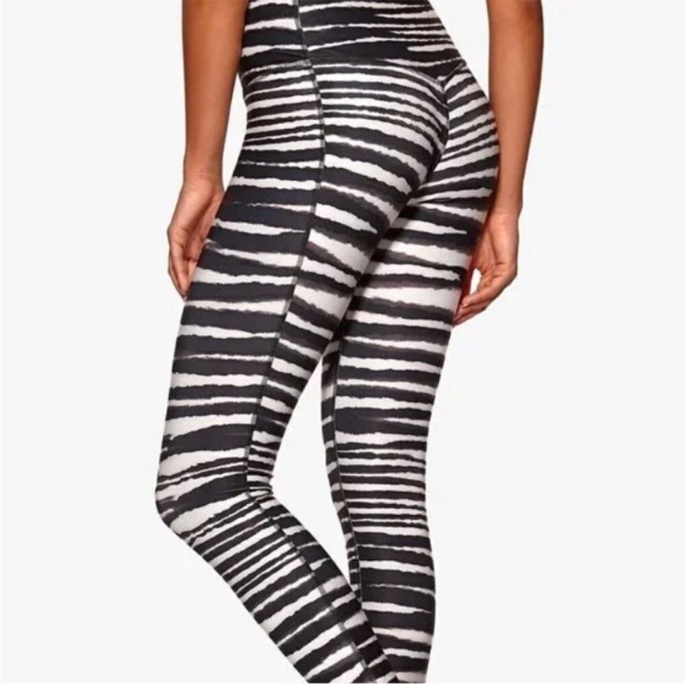 NIKE ONE LEGEND STRIPE LEGGINGS MEDIUM